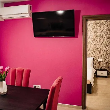 Family In Sofia, Comfort, Luxe Etc. Alojamento de Acomodação e Pequeno-almoço Sófia